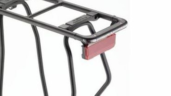 Eclairage arrière de porte bagage vélo Bud racing